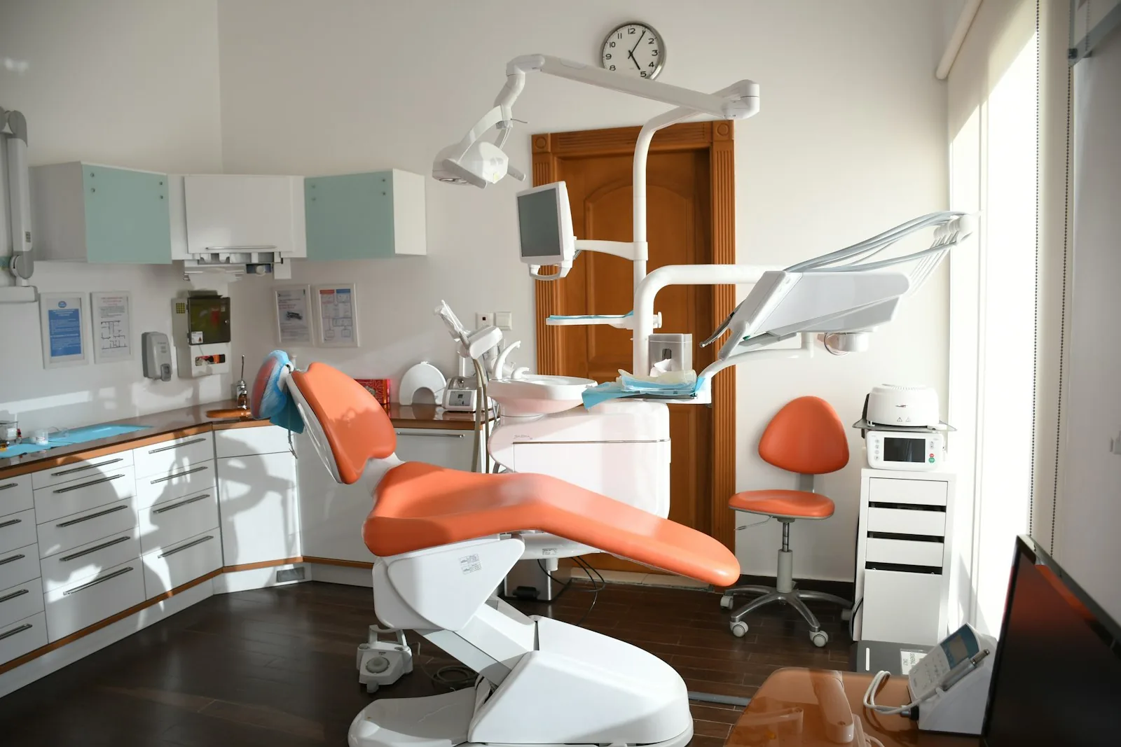 Bright, welcoming treatment area at Aurum Dental Clinic
